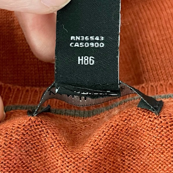 Van Heusen Orange Solid Long Sleeve V-Neck Sweater Pullover Men Size Medium - Picture 5 of 5